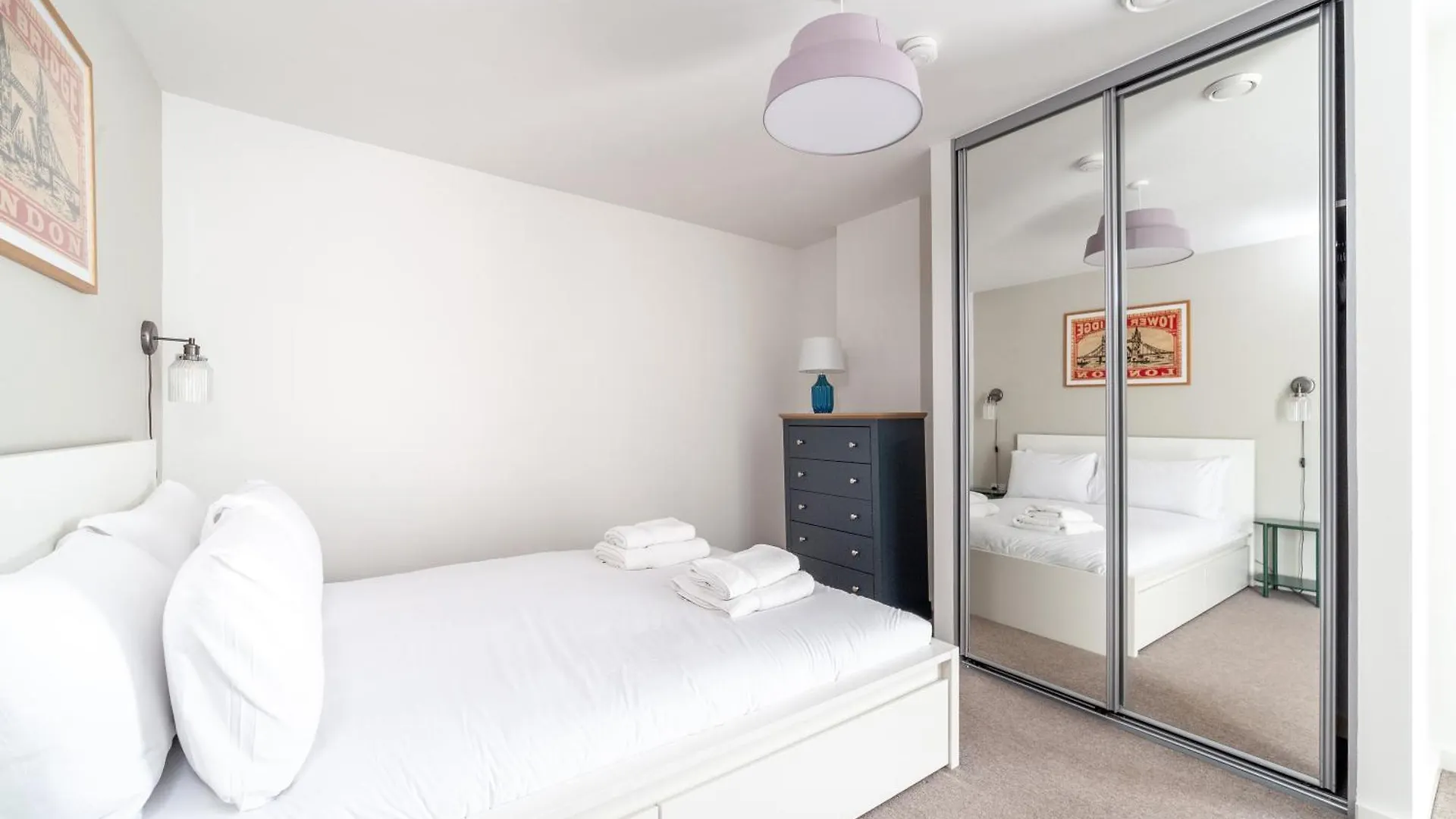 Cosy East London Retreat contacts